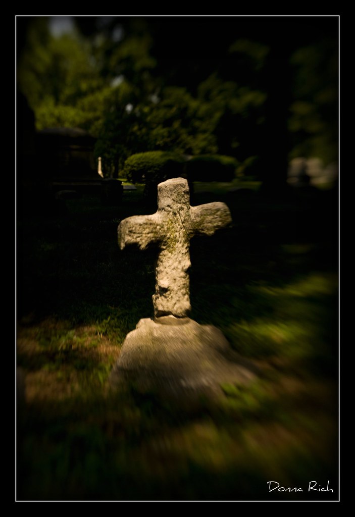 Cross Lighting 2010 I really liked the lighting on this … Flickr