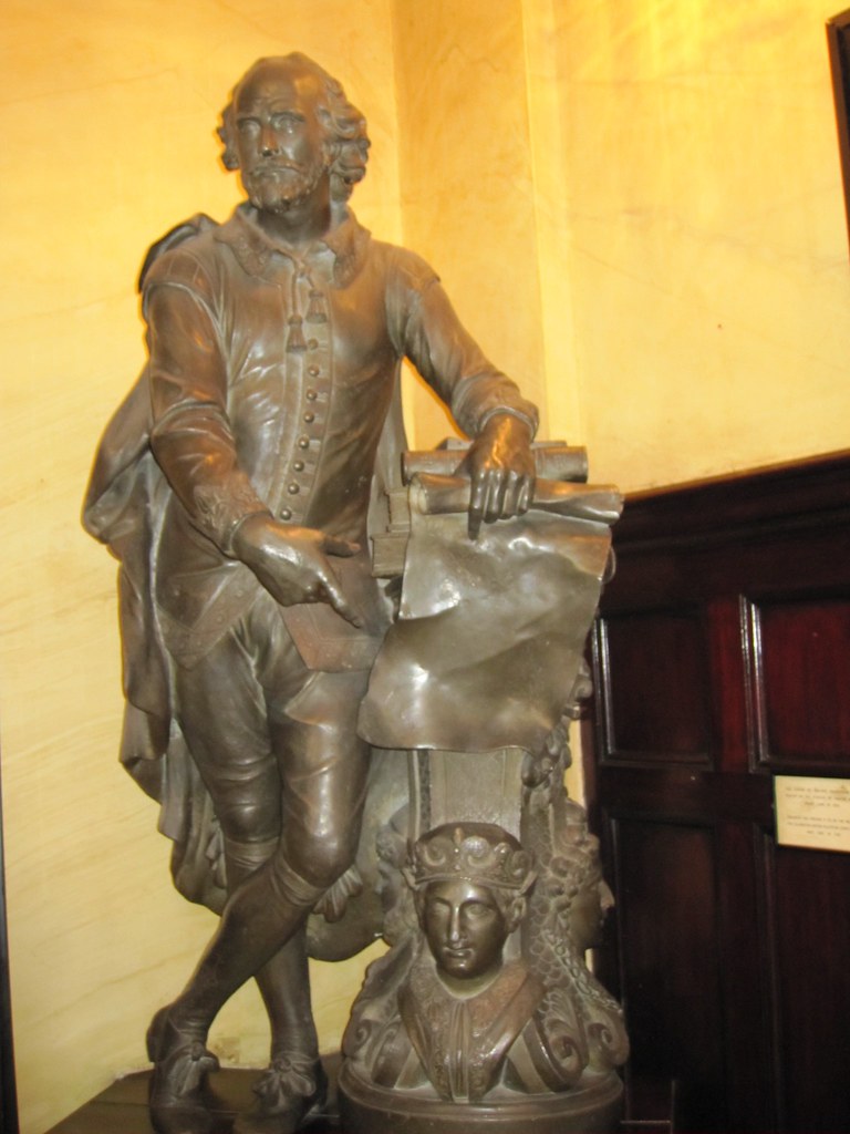 Shakespeare statue in Theatre Royal Drury Lane Stimpdawg Flickr