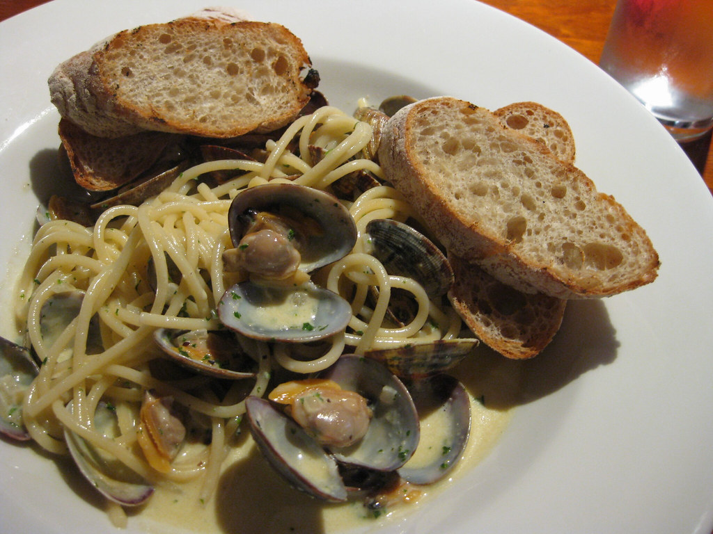 Clams with spaghetti at The Cow Shed Spaghetti with clams … Flickr