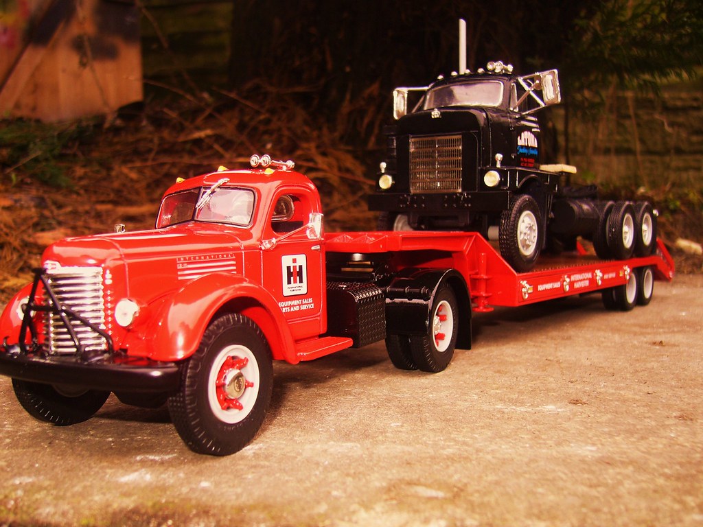 P1010638 International Harvester KB10 and lowboy trailer w… Flickr