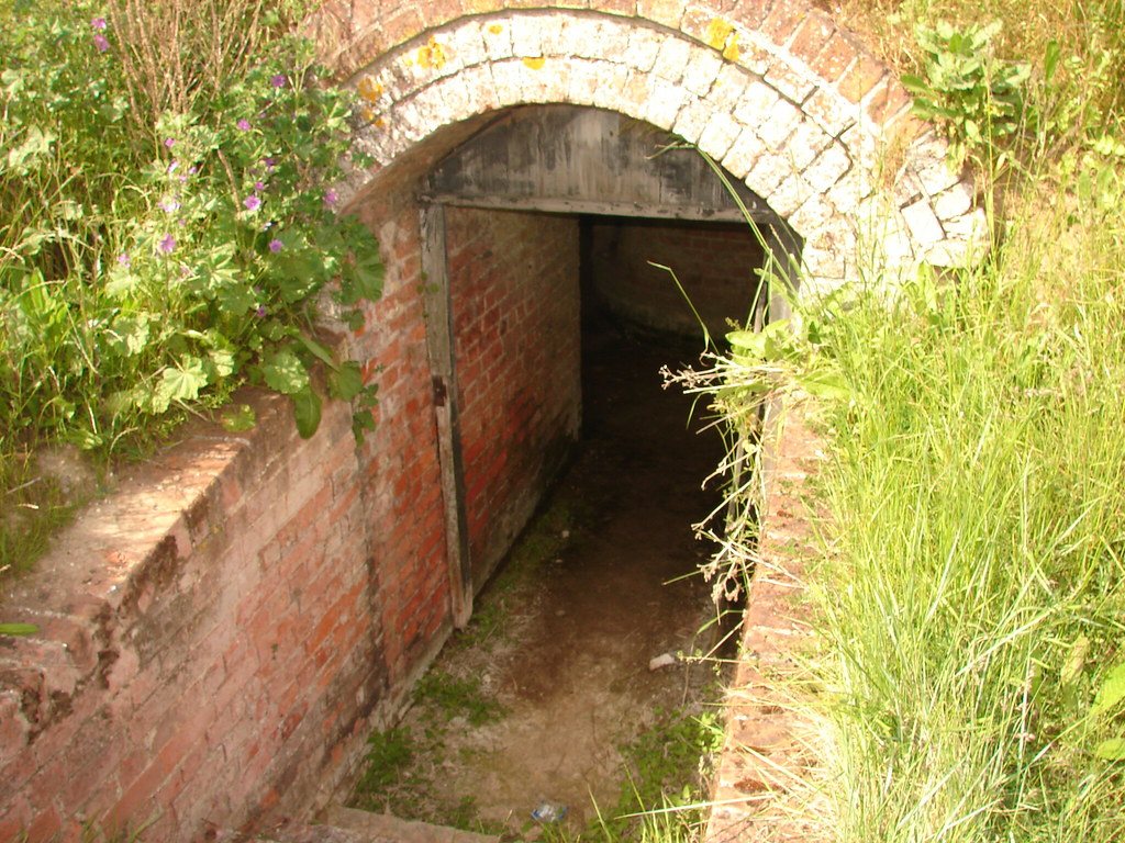 DSC00002 The entrance to the Lime Kiln at Beaumont Quay. T… Flickr