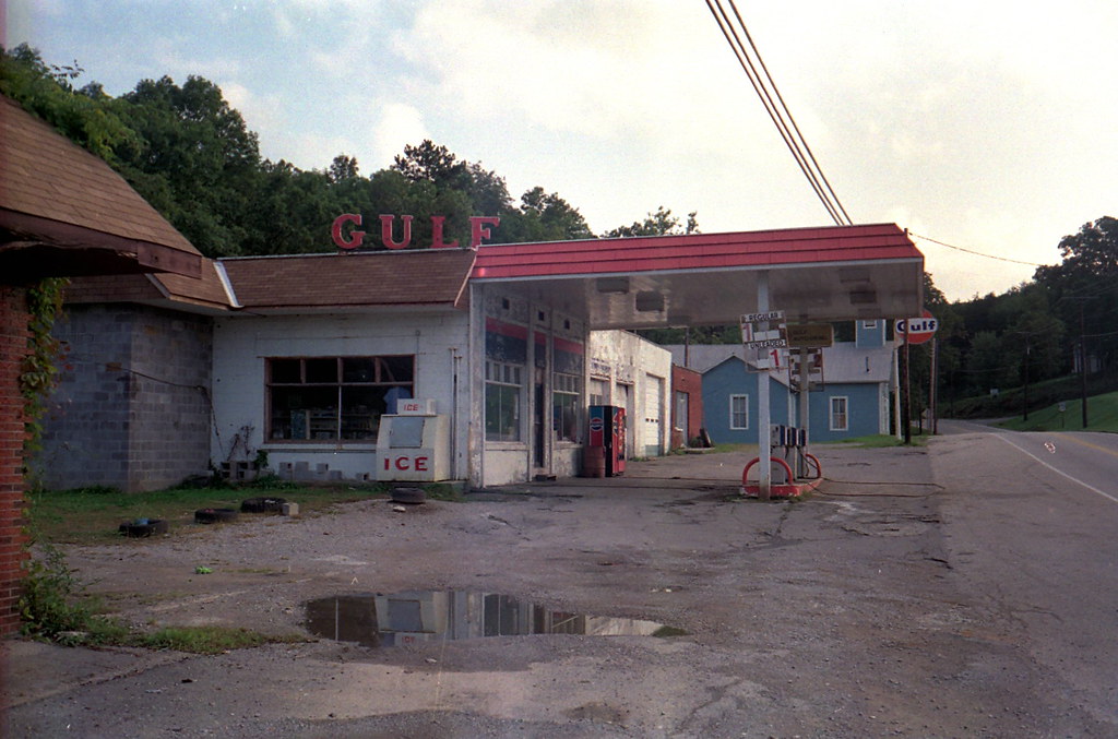CN920918 Vintage rural gas station Gulf Oil Sunbright… Flickr