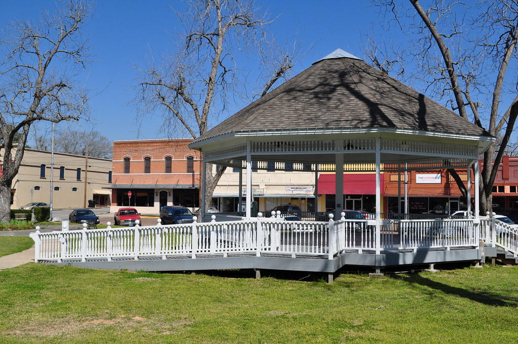 Jasper, Texas A gazebo on the courthouse lawn in Jasper, T… stevesheriw Flickr