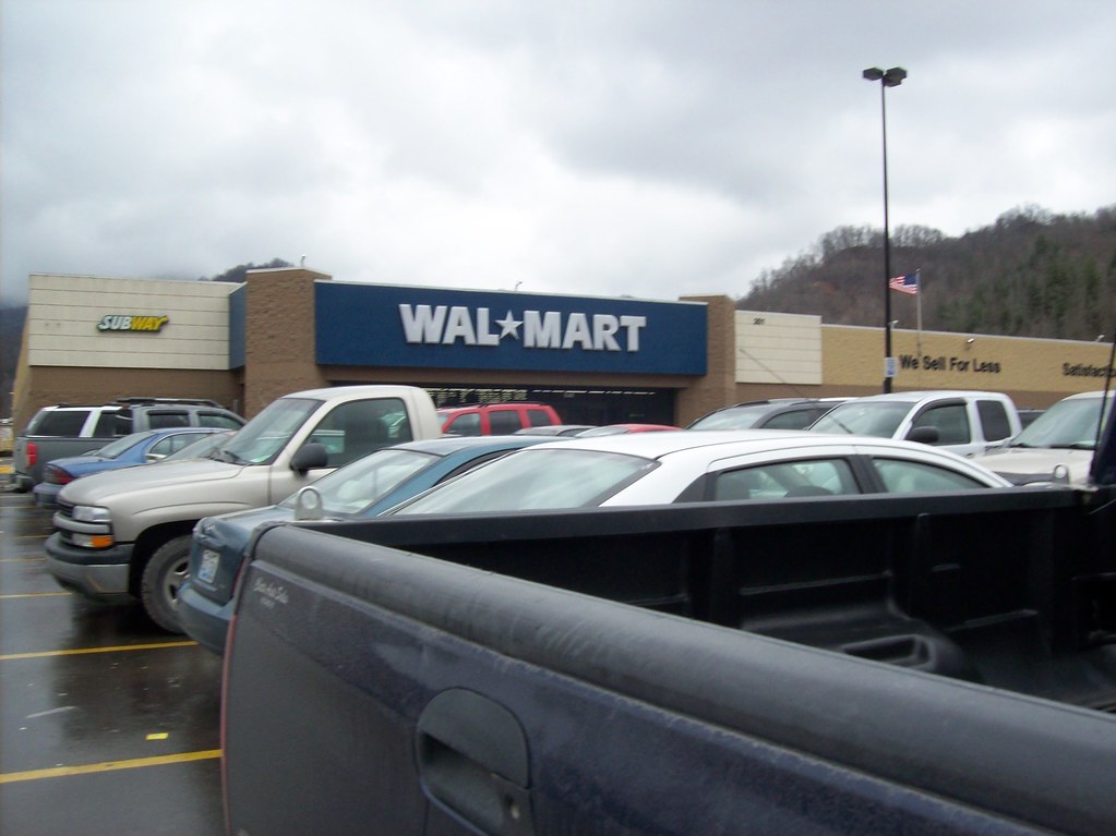 WalMart, Harlan, KY (20052011 look) This is the WalMart… Flickr