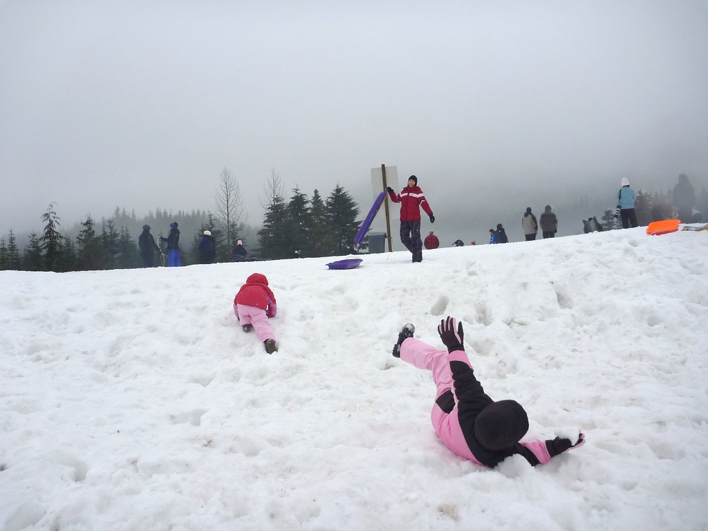 Hyak SnoPark Sled Hill (at Snoqualmie Pass) mr.hodgson Flickr
