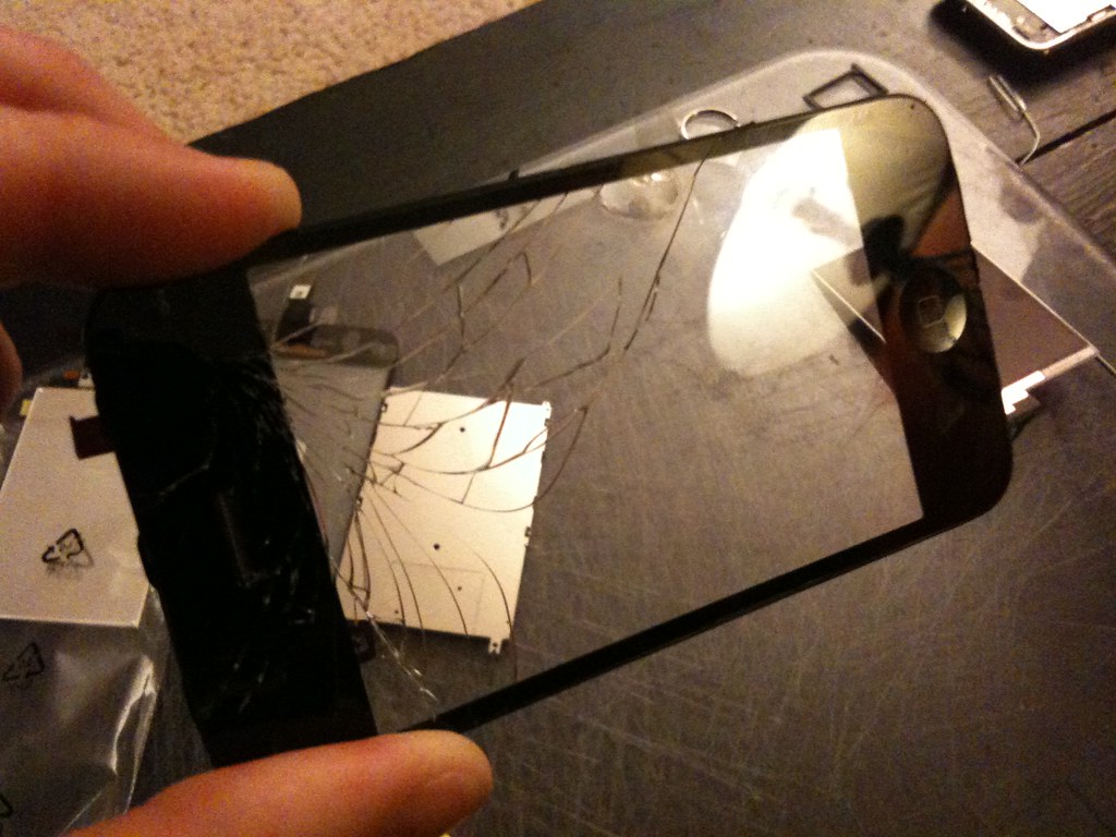 Broken Glass/Digitizer Removed from the LCD screen. Flickr