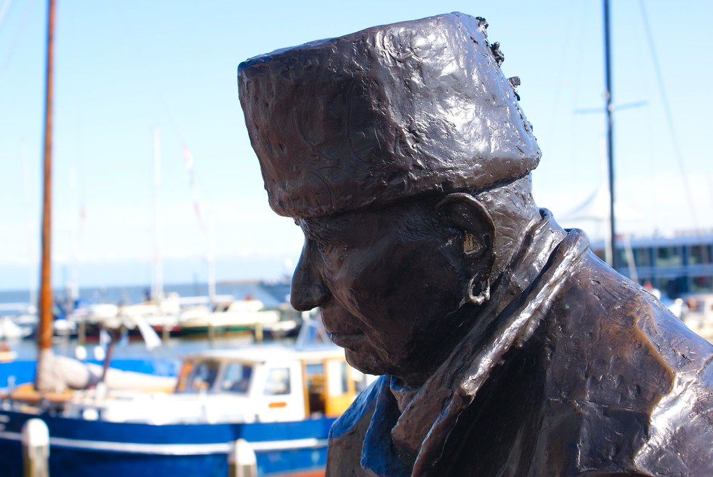 Statue in the harbor Copyright © 2010 Elisabeth85 All righ… Flickr