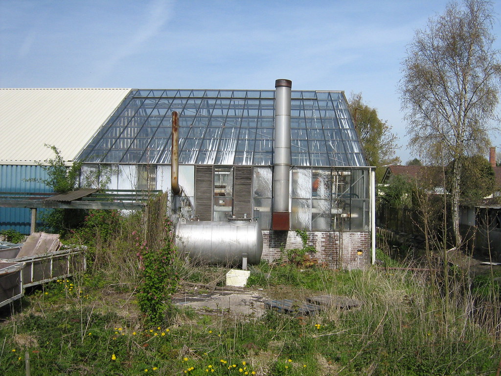 Mess behind greenhouse Slightly derelict greenhouse with s… Flickr