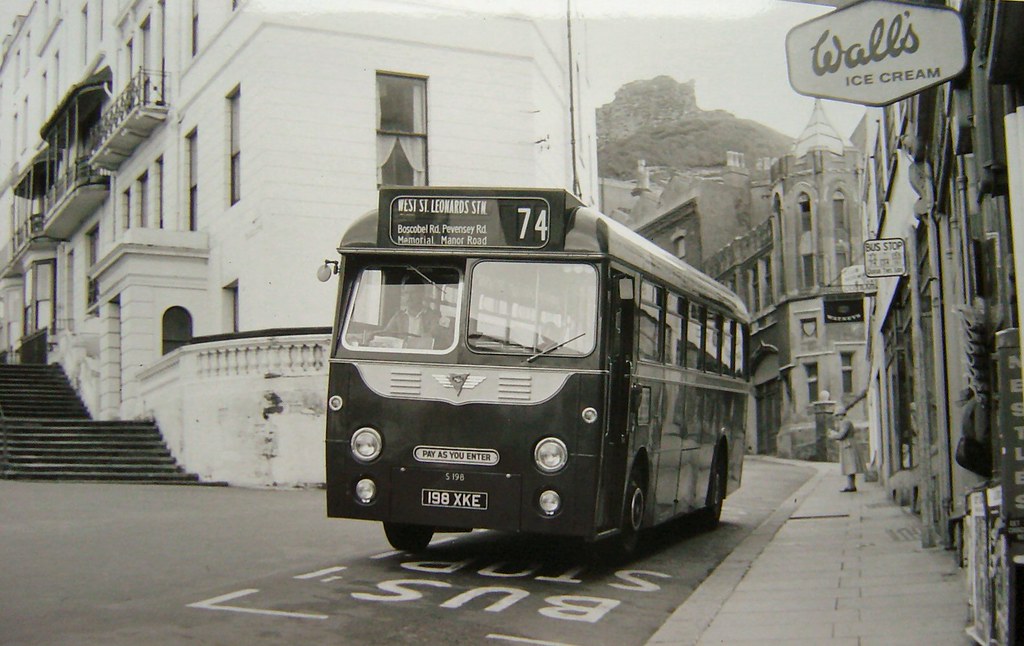 Bus in Castle Hill Road, Hastings deslan Flickr