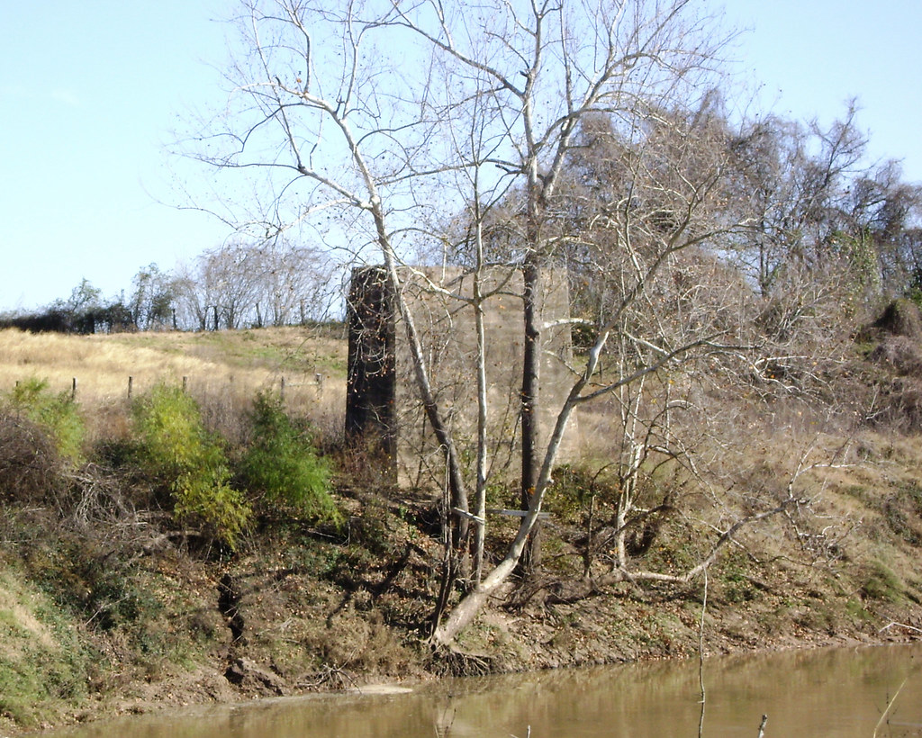 Bridge Pier (north bank), Colorado River, Glen Flora, Texa… Flickr