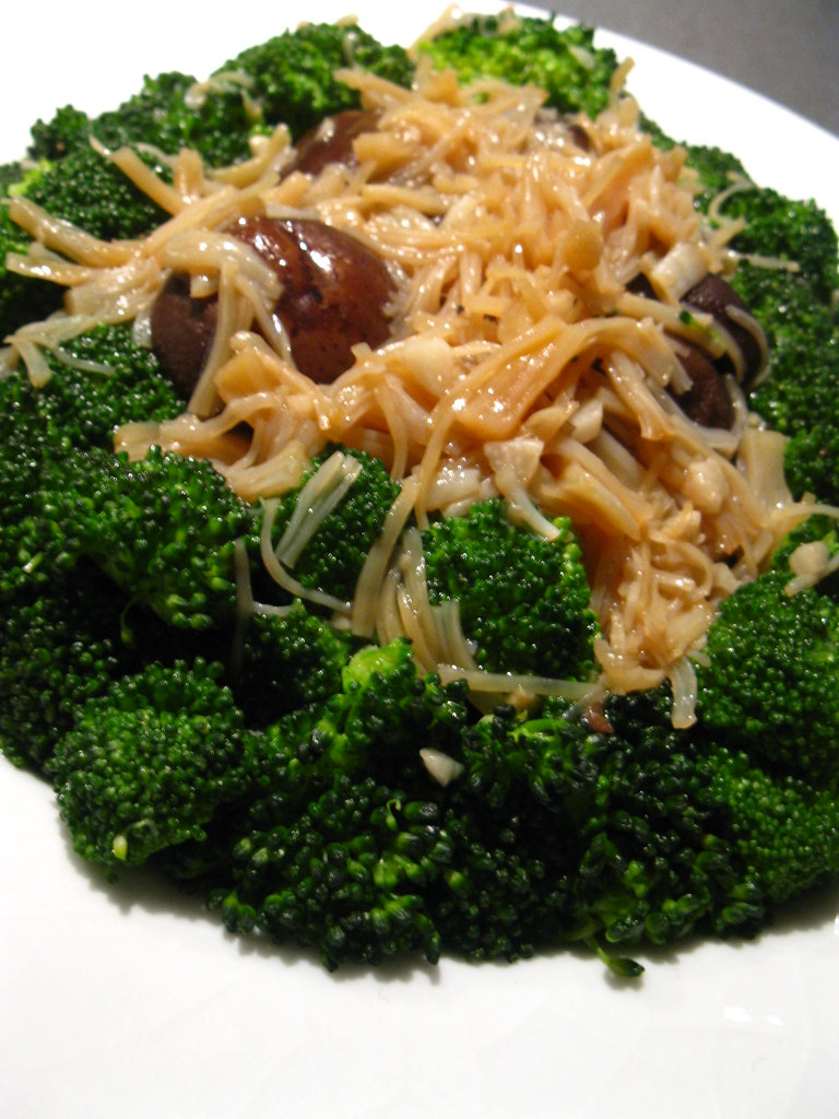 Broccoli with shitaki mushroom and dried scallop sauce Flickr