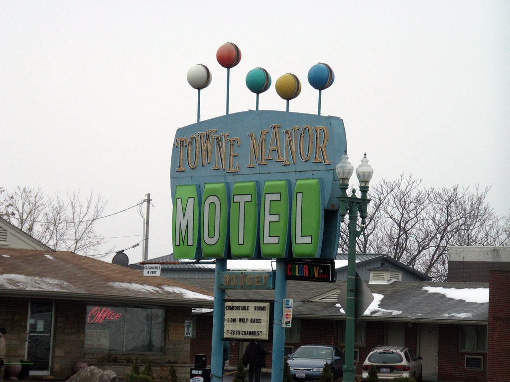 Towne Manor Motel Cool vintage motel sign in Canton, Ohio.… Flickr