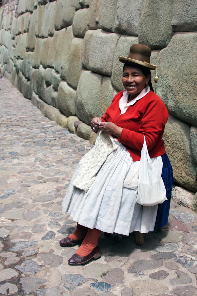 Campesina Andean (Cusqueña) woman knitting in the street. … Flickr