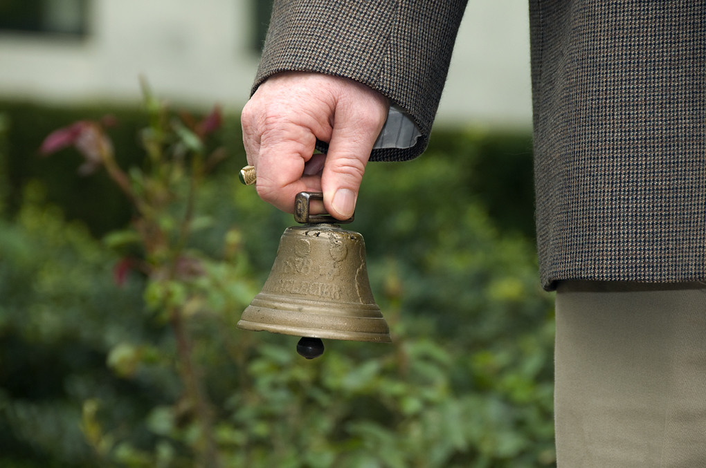 Bell The ringing of a bell traditionally means the fallen … Flickr