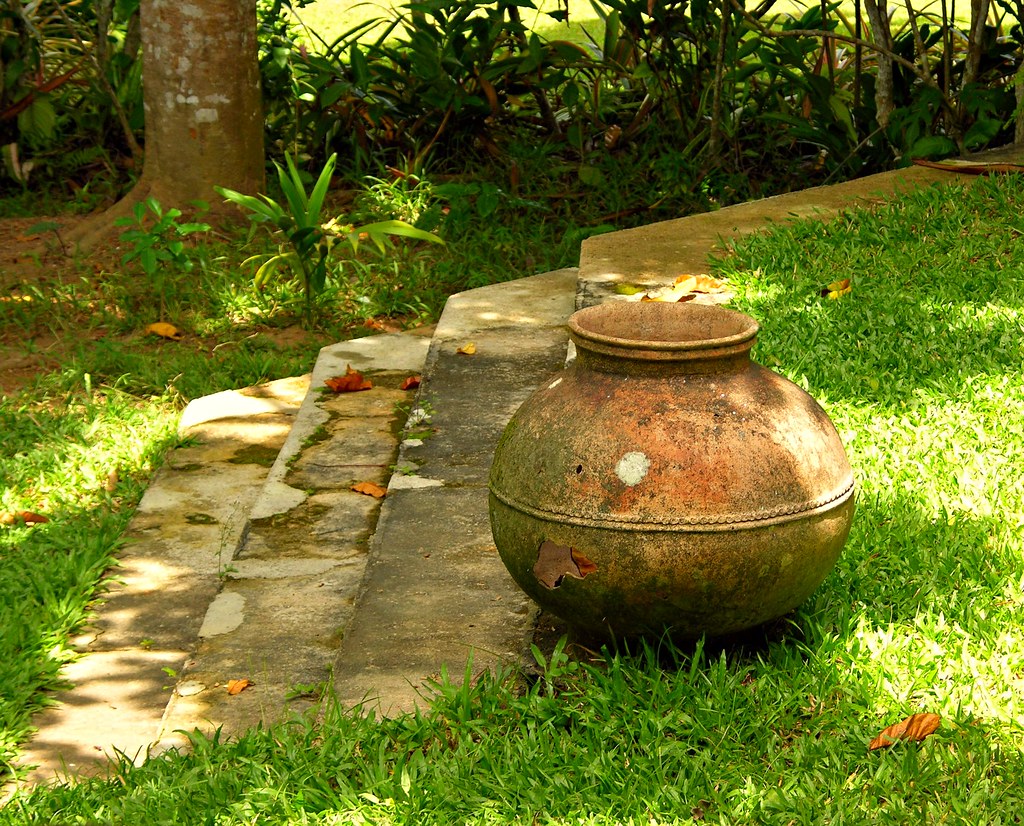Ceramic Pot, Brief, Bevis Bawa Garden, Bentota, Sri Lanka Flickr