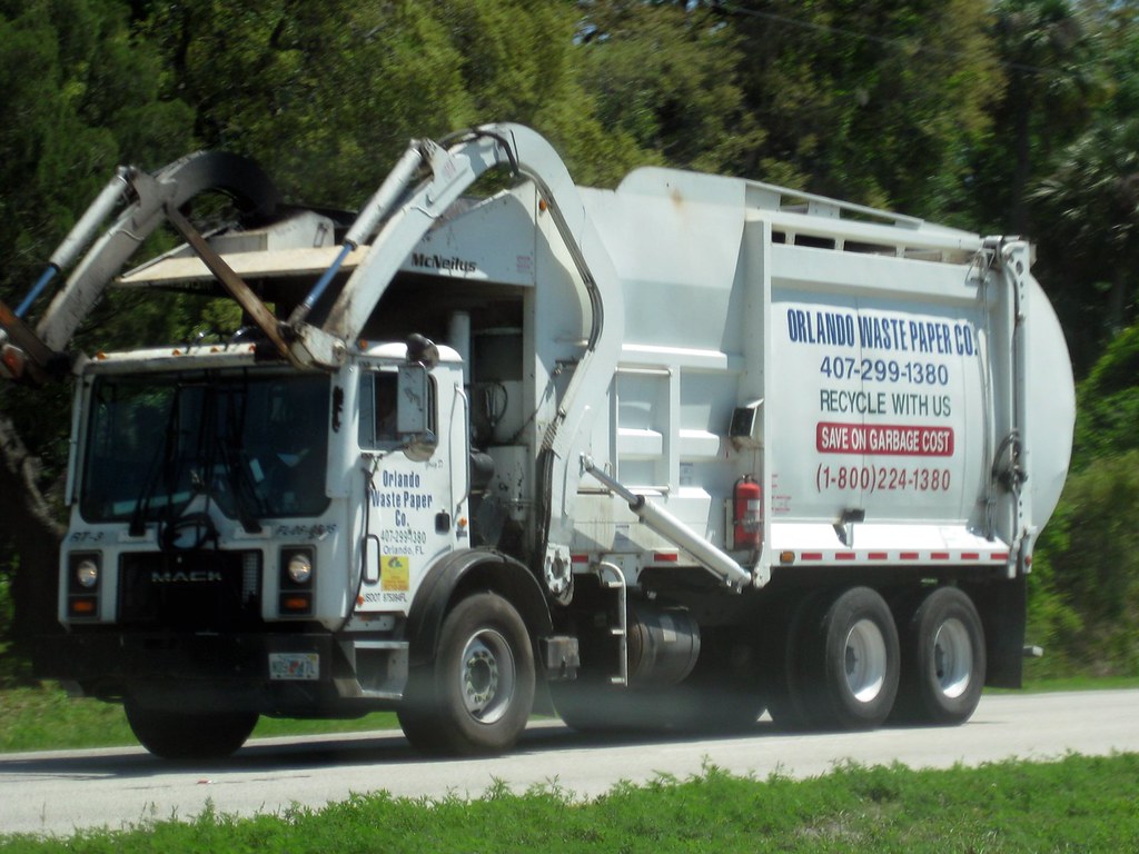 Orlando Waste Paper Co. Mack MR / McNeilus FEL FL0606… Flickr