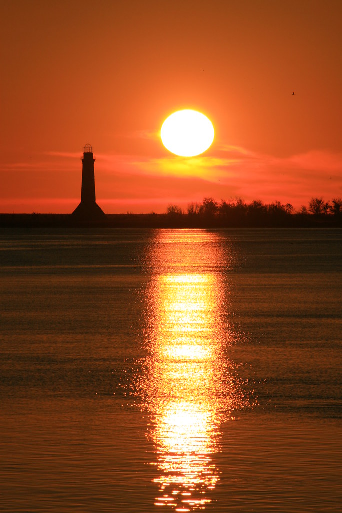 Sabine Pass Lighthouse at Sunrise Sabine Pass Lighthouse a… Flickr