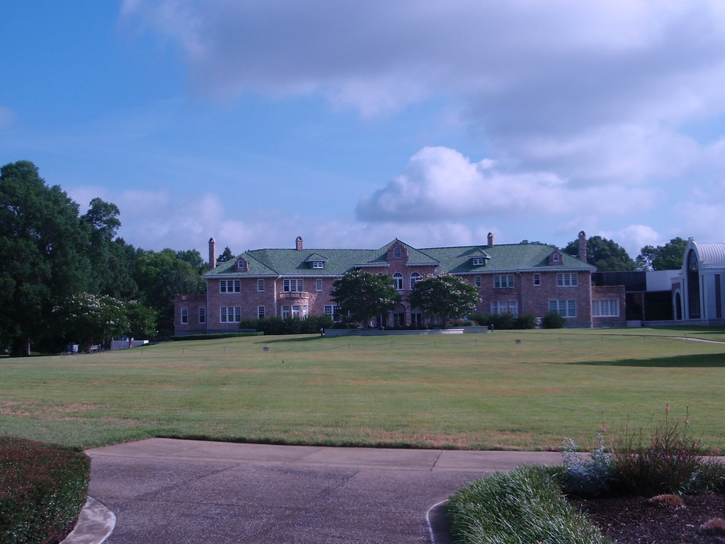 the pink palace The Pink Palace museum. Joel Kramer Flickr