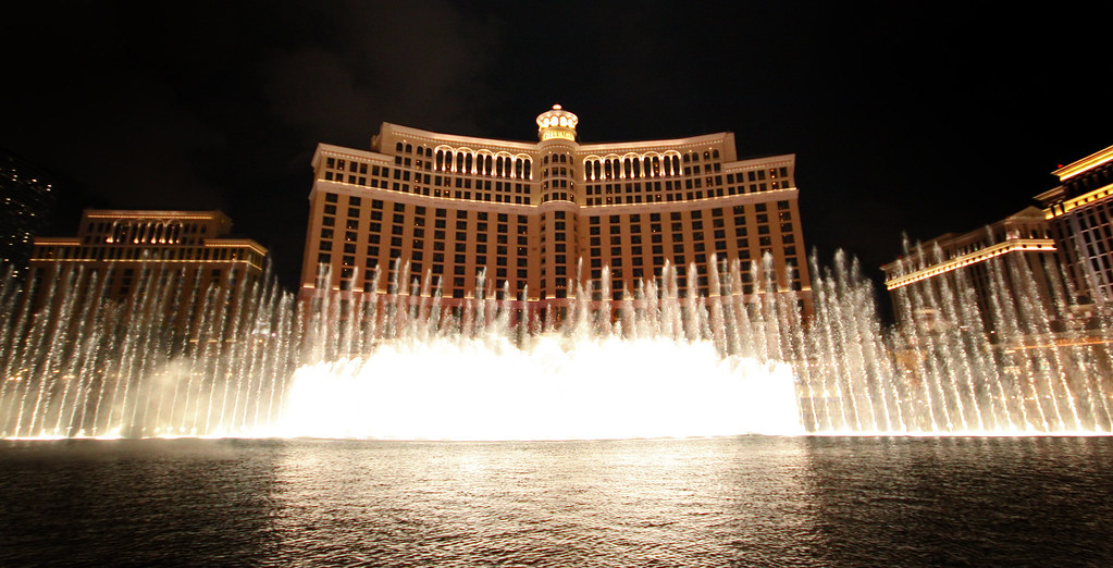 Dancing Waters Bellagio hotel dancing waters at night Marko D Flickr