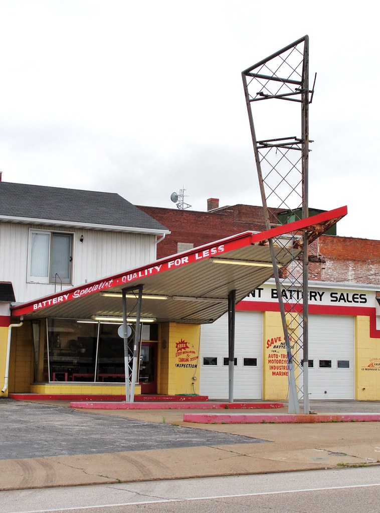 Former Phillips 66 batwing gas station, Quincy, Illinois … Flickr