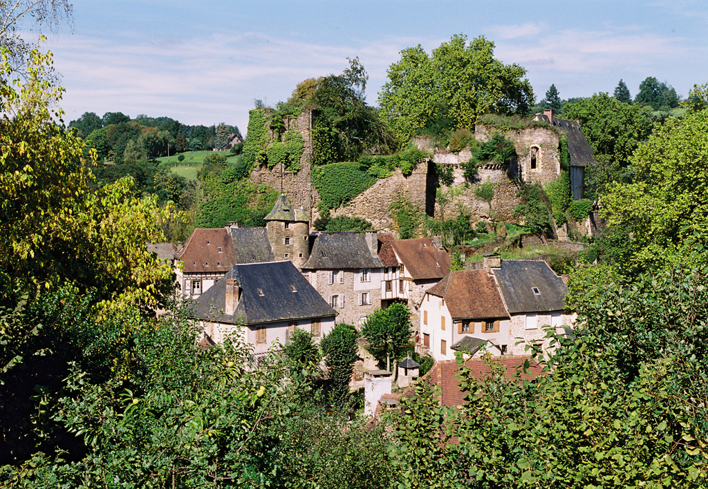 Ségur le Château Correze Un des plus beaux villages de F… Flickr