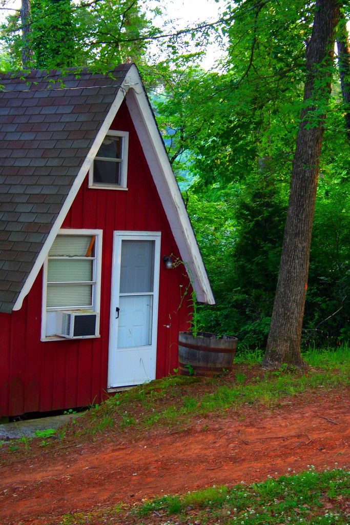 Little Red House California_Dreamin74 Flickr