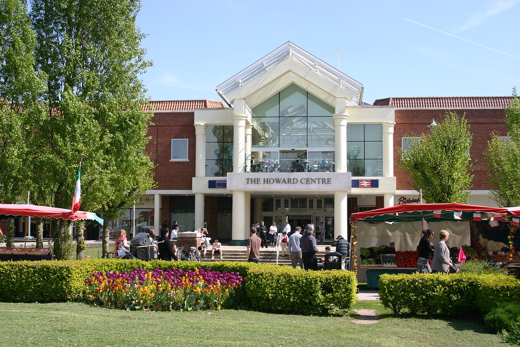 Welwyn Garden City The Howard Centre and outdoor market, W… Flickr