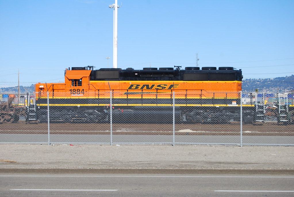 BNSF 1884 OI SD402 112109 1 BNSF 1884, an EMD SD402,… Flickr