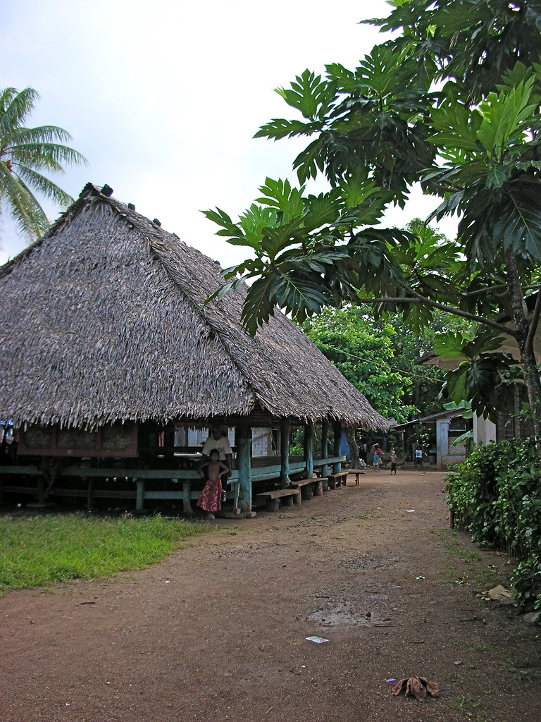 Meeting house, Kapingamarangi village on Pohnpei, FSM Flickr