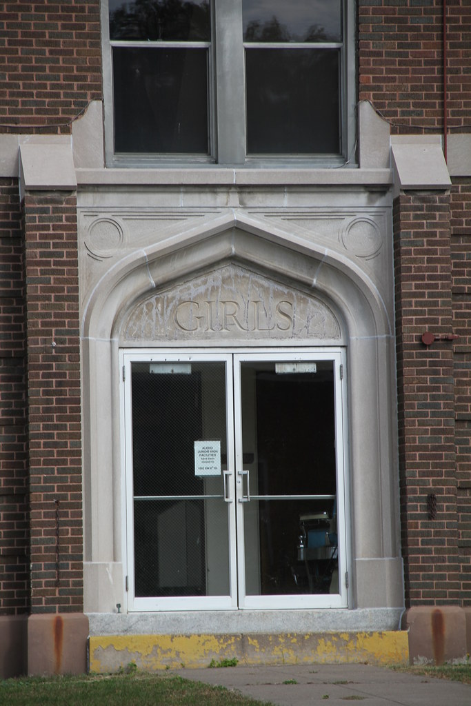 Aledo IL, Aledo Illinois, Mercer County Girls entrance to … Flickr