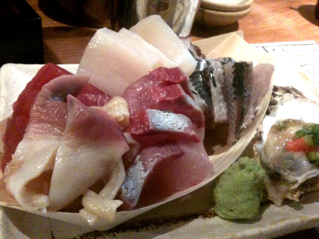 魚金の刺身ぶつ切り、だっけね。600円しないんだぜ。 kimishowota Flickr