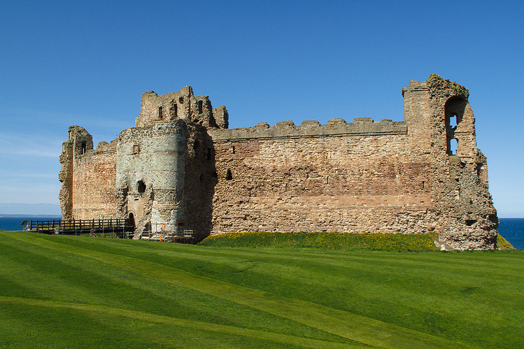 The Curtain Wall, Tantallon Castle The curtain wall spans … Flickr