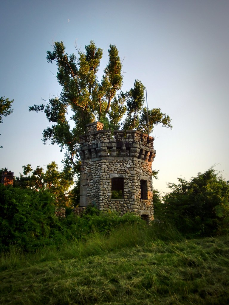 Castle at Gibbet Hill Castle at the top of Gibbet Hill in … Flickr