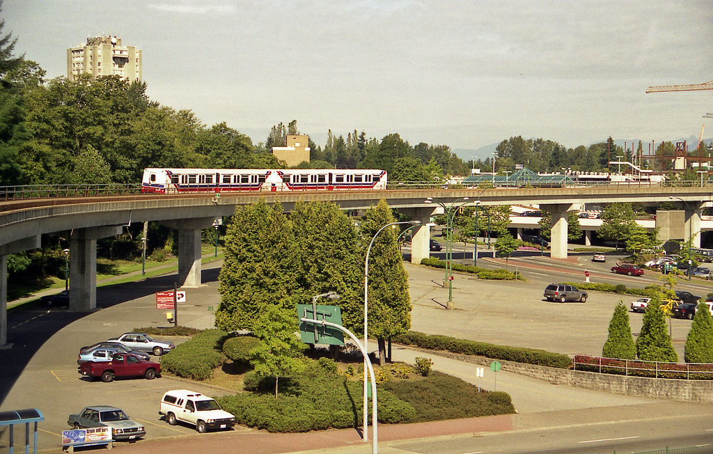 Skytrain, Vancouver A Vancouver skytrain set runs towards … Flickr