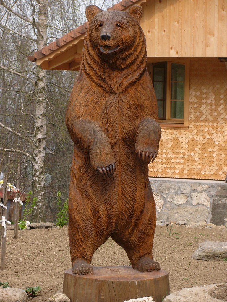 Geschnitzter Bär aus Holz , Kanton Bern , Schweiz Geschnit… Flickr