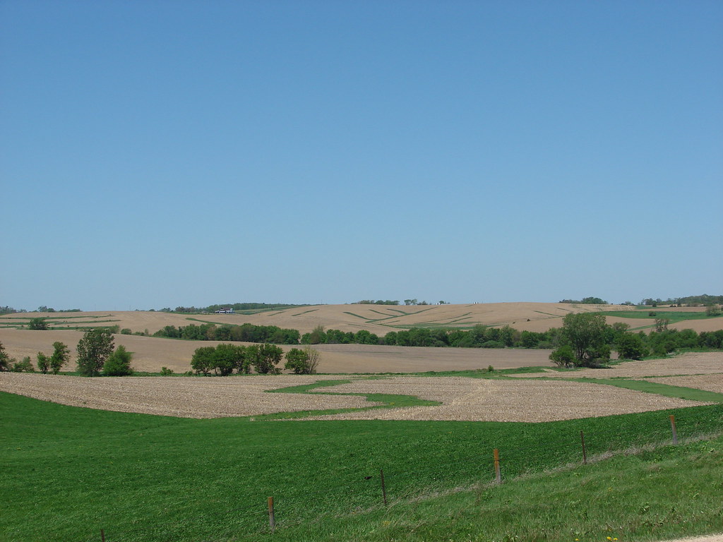 Rolling The beautiful rolling hills of east central Iowa a… Flickr