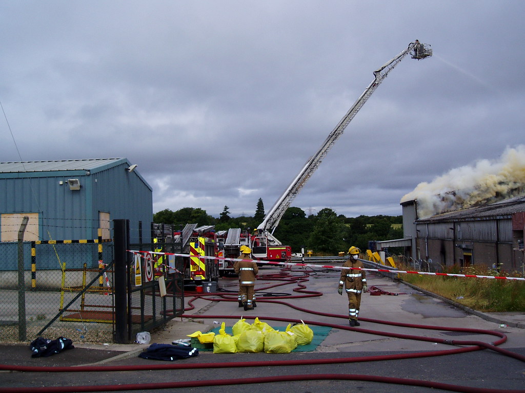 Loanhead fire 17/07/05. Tollcross WRT, penicuik WRL/ET and… Flickr
