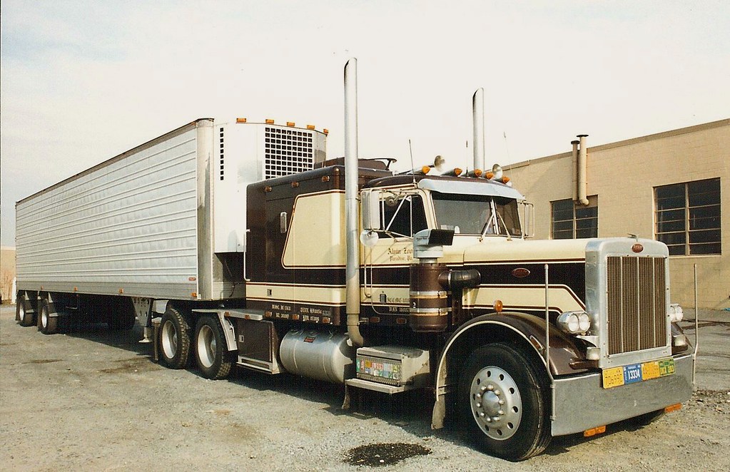 Peterbilt 359 PA based long nose Pete. Dick Copello Flickr