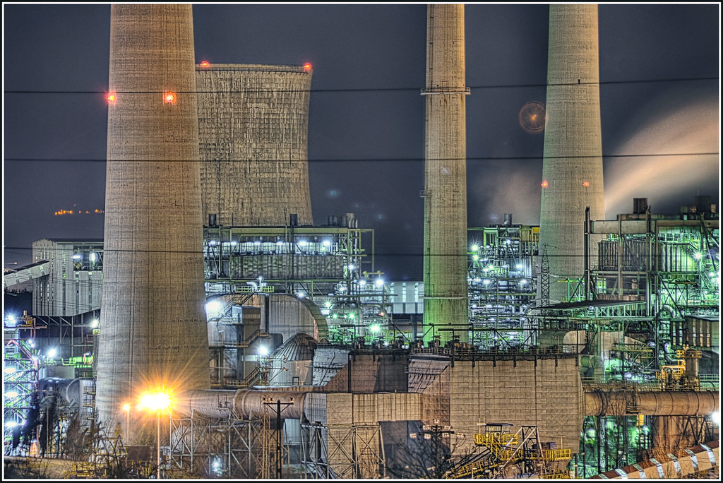 La fabrica de nubes Toma nocturna de la Central Termoeléct… Flickr