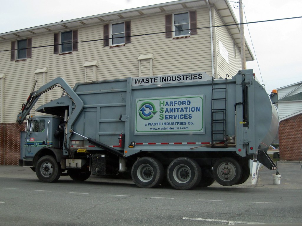 Harford Sanitation Services (Waste Industries) 2009 Mack MRU / EZ Pack