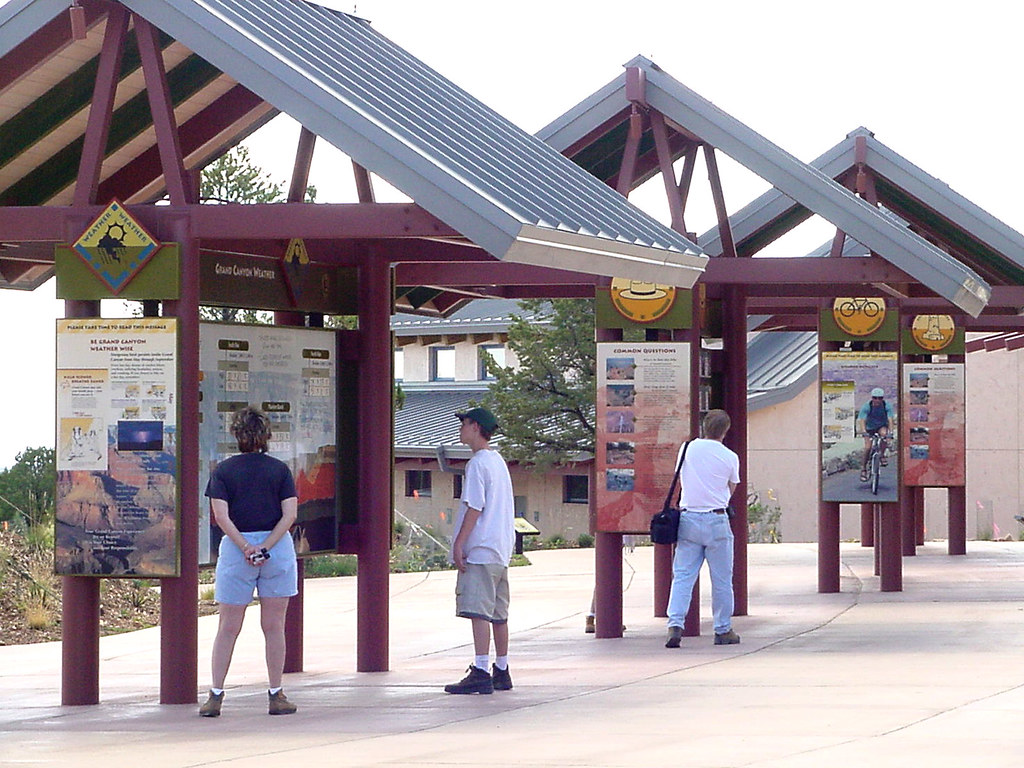 D10028 Grand Canyon_Visitor Center Exhibits Visitors to gr… Flickr