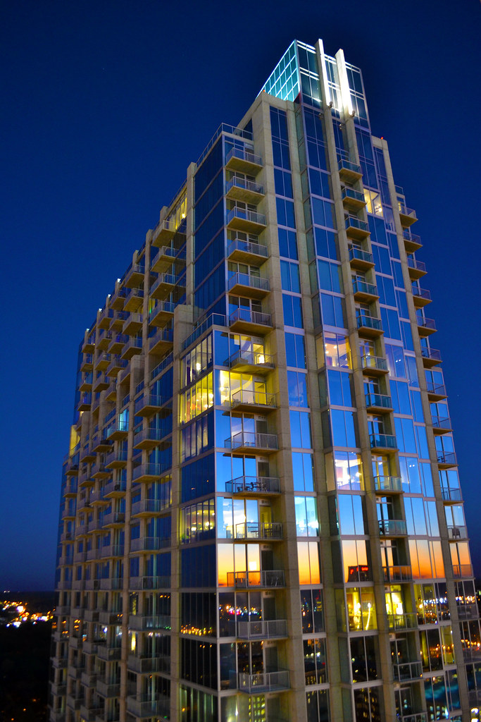 ViewPoint Viewpoint condo in Midtown Atlanta. Tom Chow Flickr