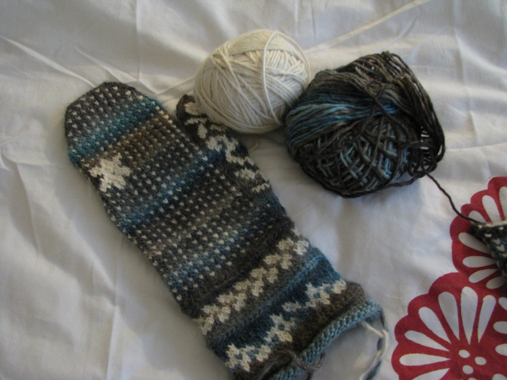 Mittens Palm Plus the yarn from Italy (blue). Katie Peek Flickr