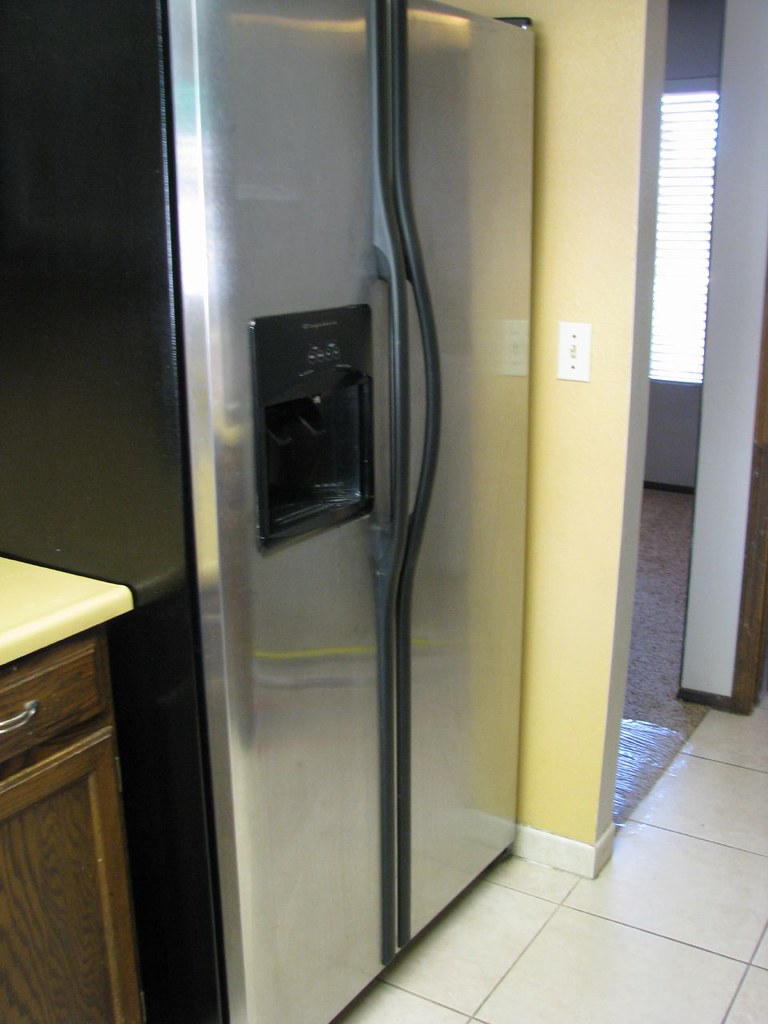fridge, ice and water are hooked up! Rhonda Flickr
