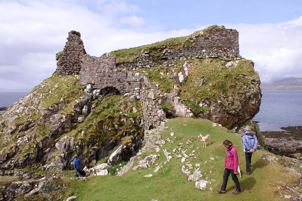 14 May 10 1140 Dun Scaith Castle built 13th century & MacD