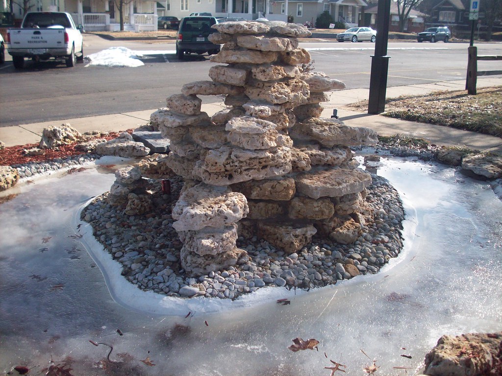 frozen fountain With temperatures above freezing and the s… Flickr