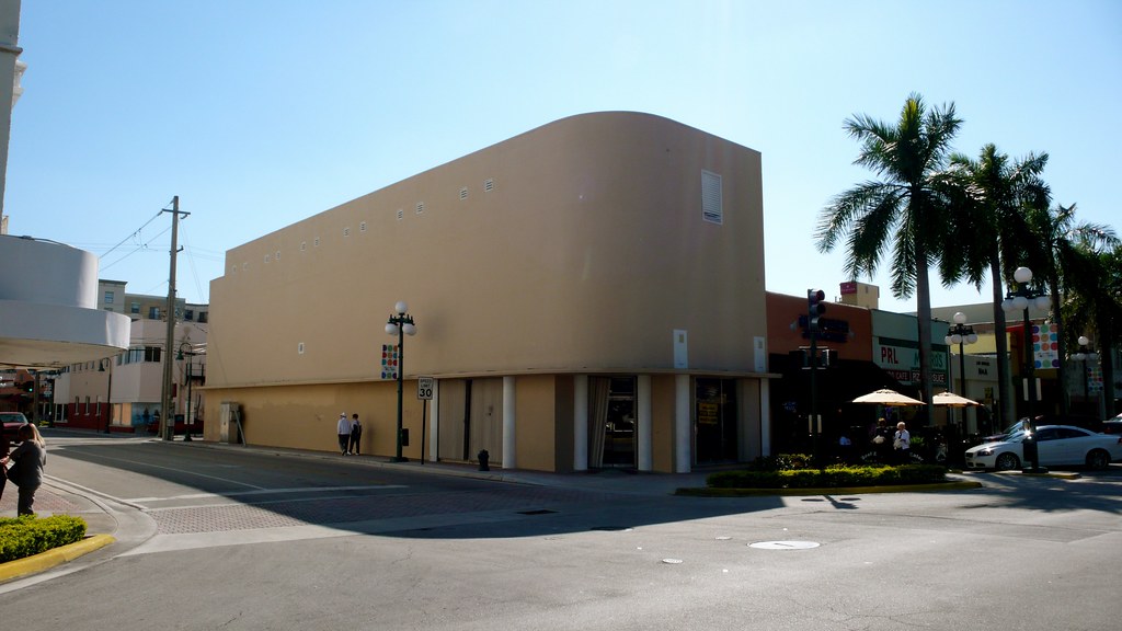 1900 Hollywood Boulevard (2010) Hollywood Art Gallery (194… Flickr