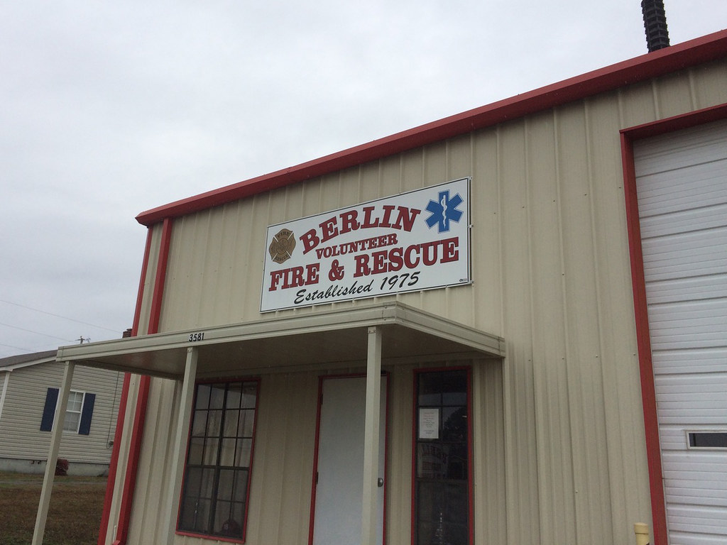 OLD ALL AMERICAN AUTO SALES BUILDING BURNS OVERNIGHT; Flickr