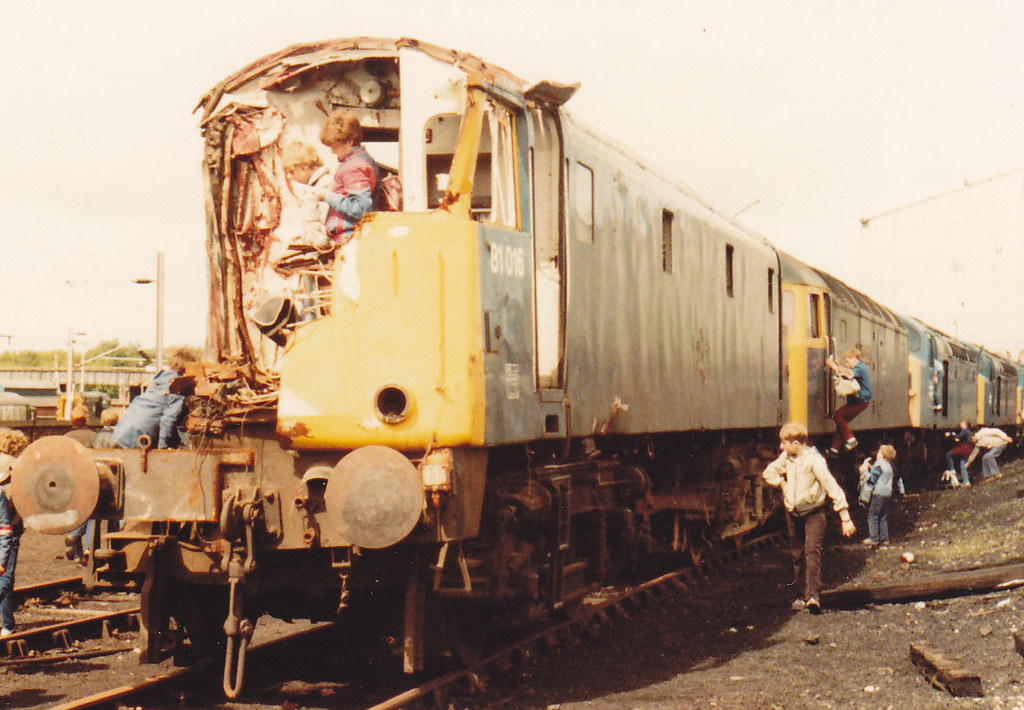 81016 Crewe Badly damaged in an accident near Linsdale 810… Flickr