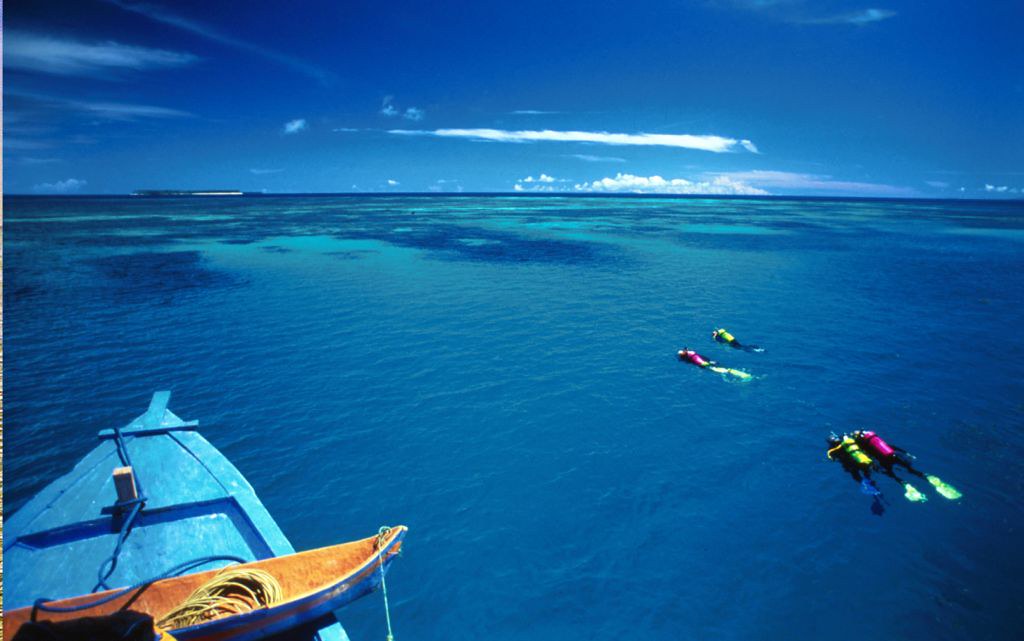 Volunteers on a diving expedition Coral Cay Conservation Flickr